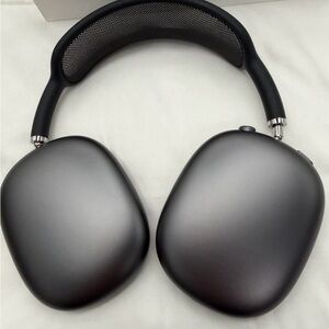Wireless On-Ear Noise-Cancelling Headphones - Matte Black